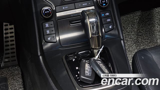 Hyundai Genesis 2013 — photo 9