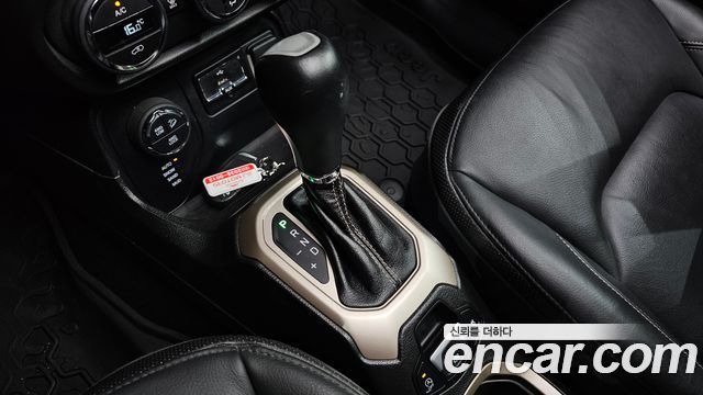Jeep Renegade 2017 — photo 9