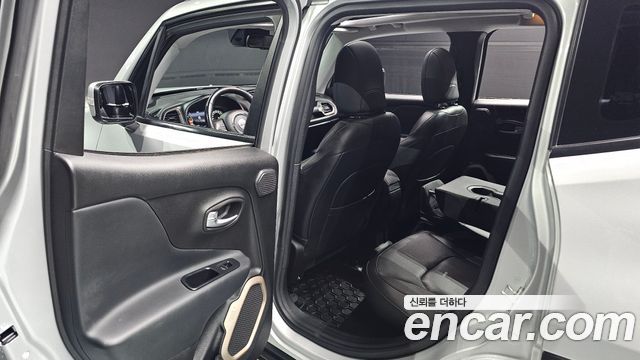 Jeep Renegade 2017 — photo 12