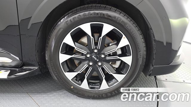 Kia Canival 2023 — photo 7