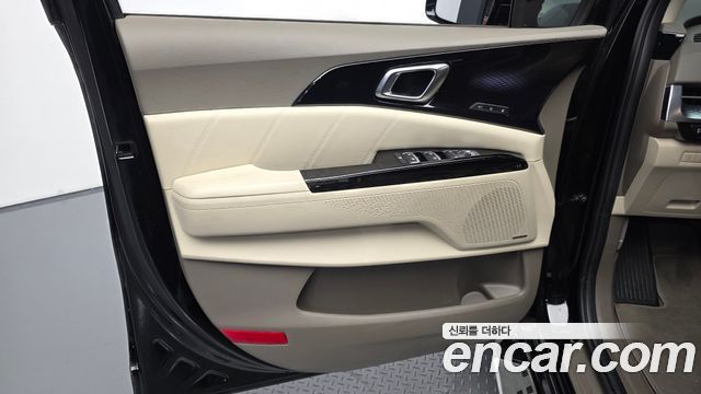 Kia Canival 2023 — photo 15