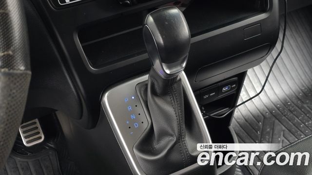 Hyundai Staria 2022 — photo 9