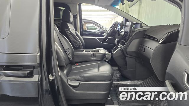 Hyundai Staria 2022 — photo 11