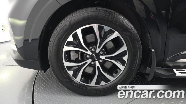 Kia Canival 2023 — photo 5