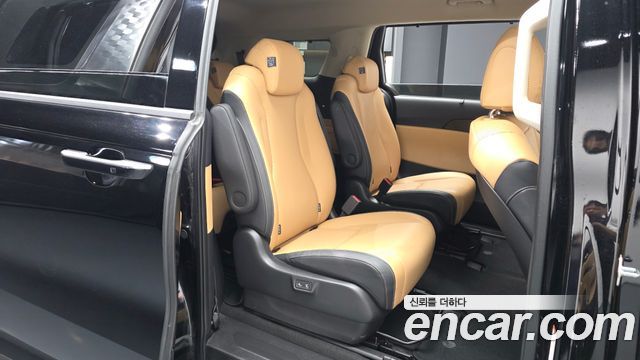 Kia Canival 2023 — photo 12