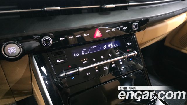 Kia Canival 2023 — photo 16