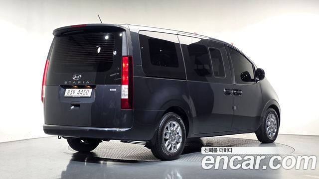 Hyundai Staria 2022 — photo 2