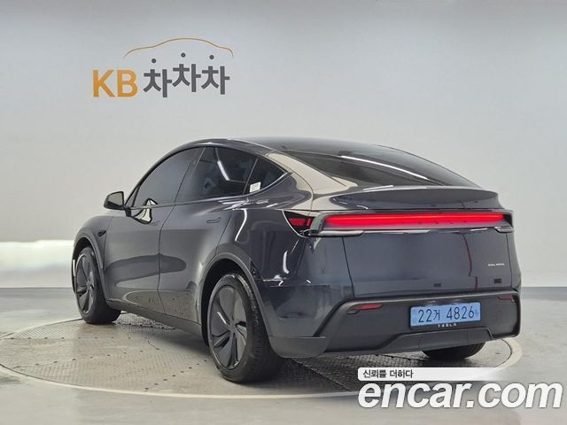 Tesla Model Y 2026 — photo 2