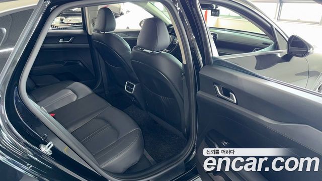Kia K5 2022 — photo 11