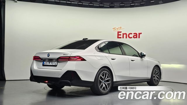 BMW 5-Series 2026 — photo 2