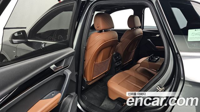 Audi Q5 2021 — photo 16