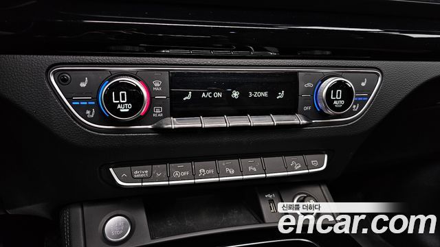 Audi Q5 2021 — photo 35