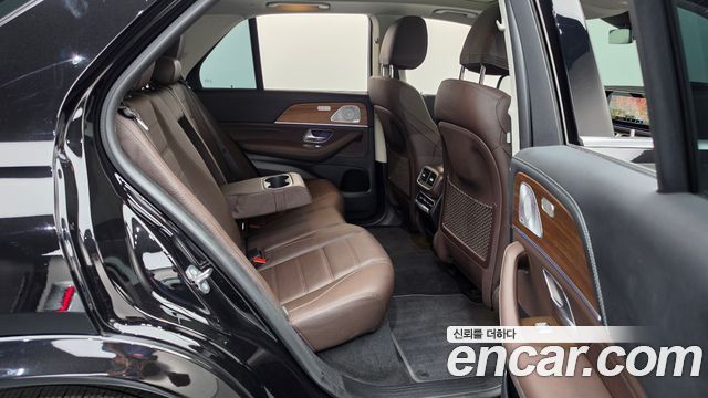 Mercedes-Benz GLE-Class 2021 — photo 17