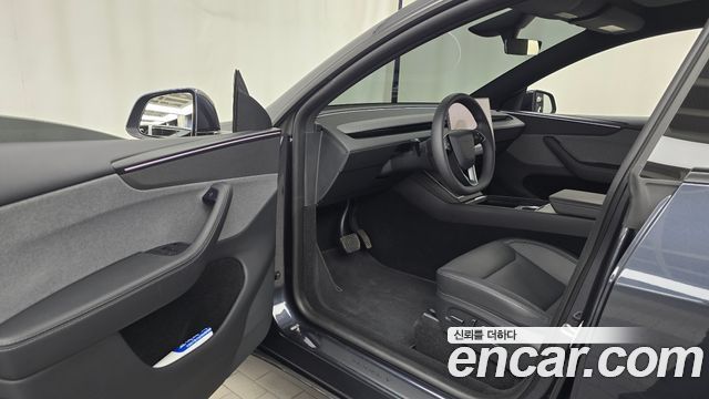 Tesla Model Y 2026 — photo 13