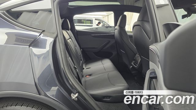 Tesla Model Y 2026 — photo 17
