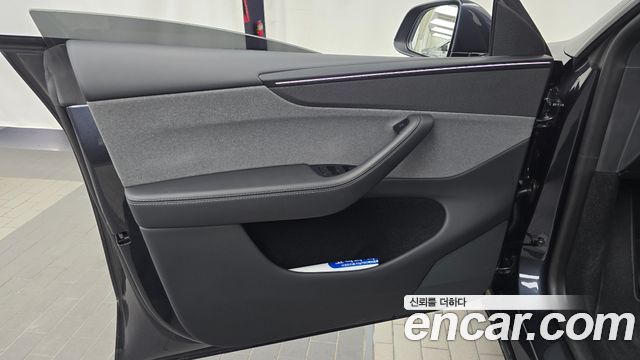 Tesla Model Y 2026 — photo 14