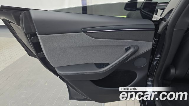 Tesla Model Y 2026 — photo 15
