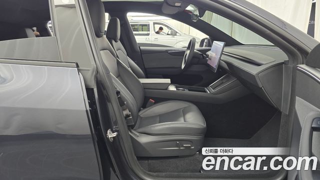 Tesla Model Y 2026 — photo 16