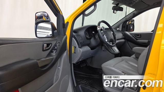 Hyundai Starex 2019 — photo 13