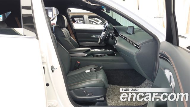 Genesis GV70 2022 — photo 17