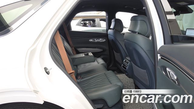 Genesis GV70 2022 — photo 18