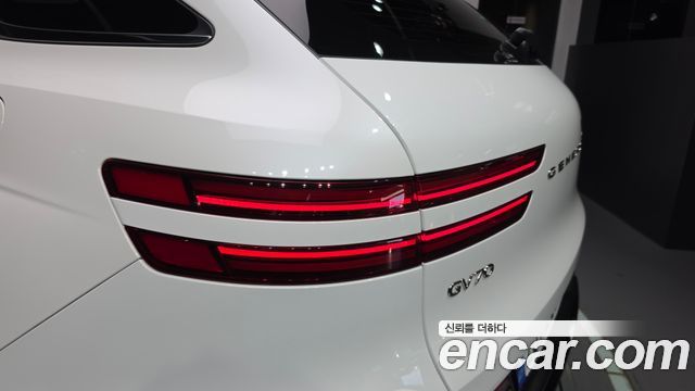 Genesis GV70 2022 — photo 9