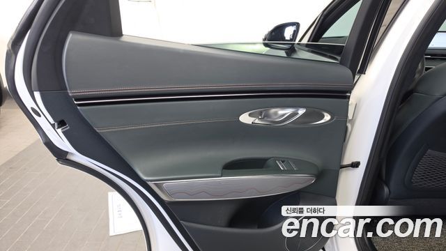 Genesis GV70 2022 — photo 15