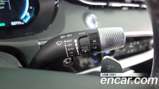 Genesis GV70 2022 — photo 27