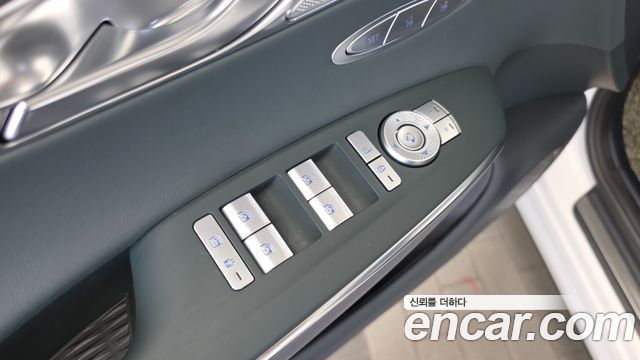 Genesis GV70 2022 — photo 28