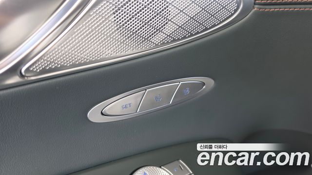Genesis GV70 2022 — photo 29