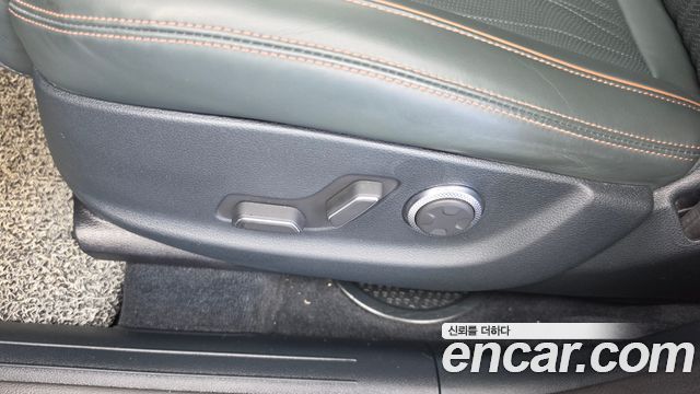 Genesis GV70 2022 — photo 32