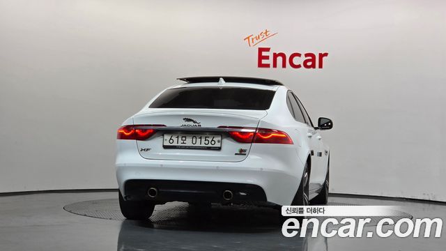 Jaguar XF 2017 — photo 4