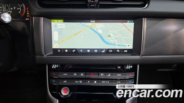 Jaguar XF 2017 — photo 15