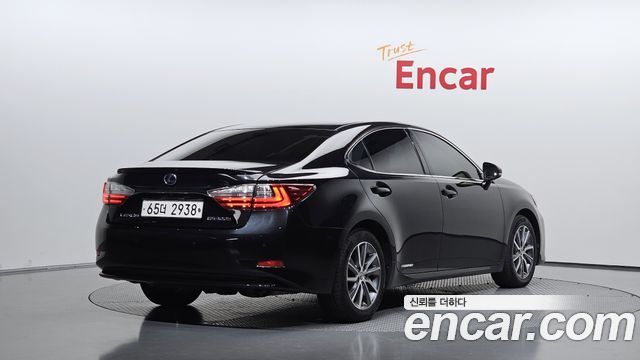 Lexus ES 2018 — photo 2