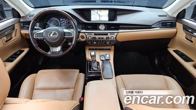 Lexus ES 2018 — photo 10