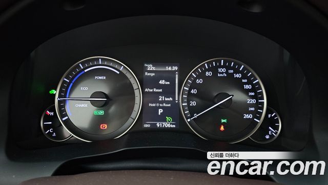 Lexus ES 2018 — photo 11