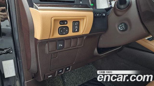 Lexus ES 2018 — photo 25