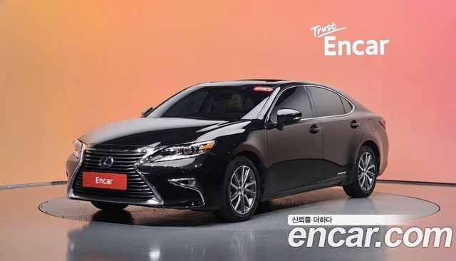 Lexus ES 2018 — photo 1