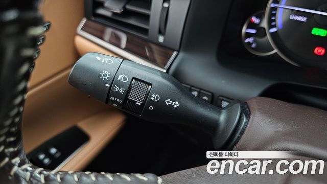 Lexus ES 2018 — photo 29