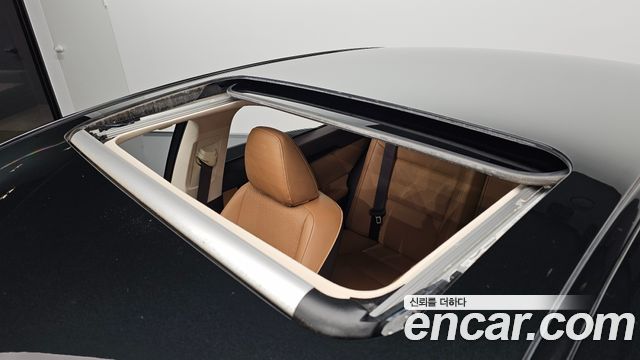 Lexus ES 2018 — photo 32