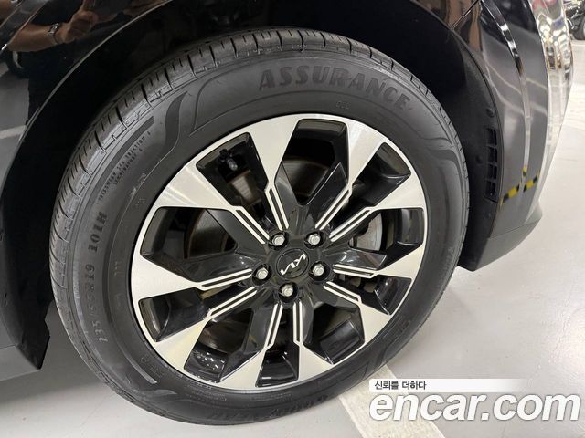 Kia Canival 2023 — photo 3