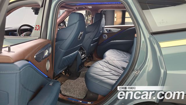 BMW XM 2023 — photo 11