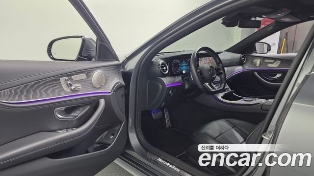 Mercedes-Benz E-Class 2021 — photo 10