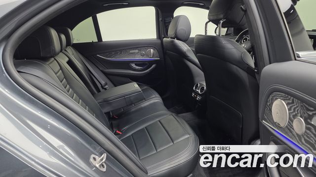 Mercedes-Benz E-Class 2021 — photo 11