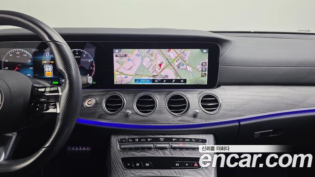 Mercedes-Benz E-Class 2021 — photo 14