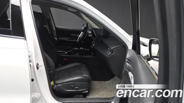Genesis GV70 2021 — photo 17