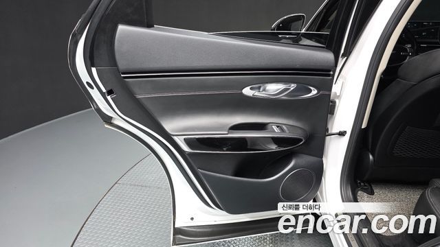 Genesis GV70 2021 — photo 15