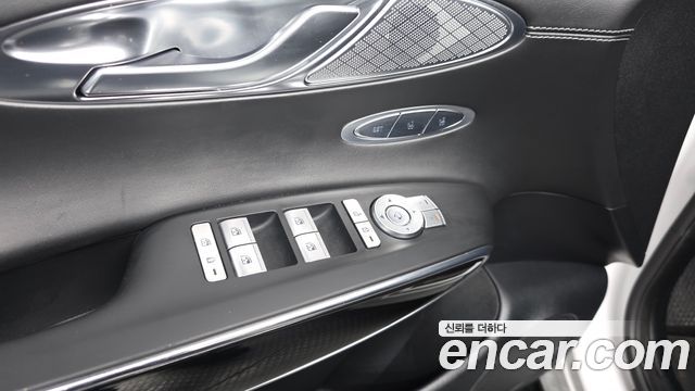 Genesis GV70 2021 — photo 29