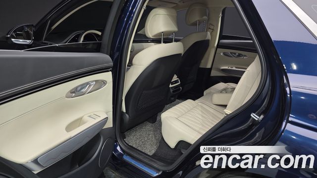 Genesis GV70 2023 — photo 17