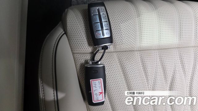 Genesis GV70 2023 — photo 22